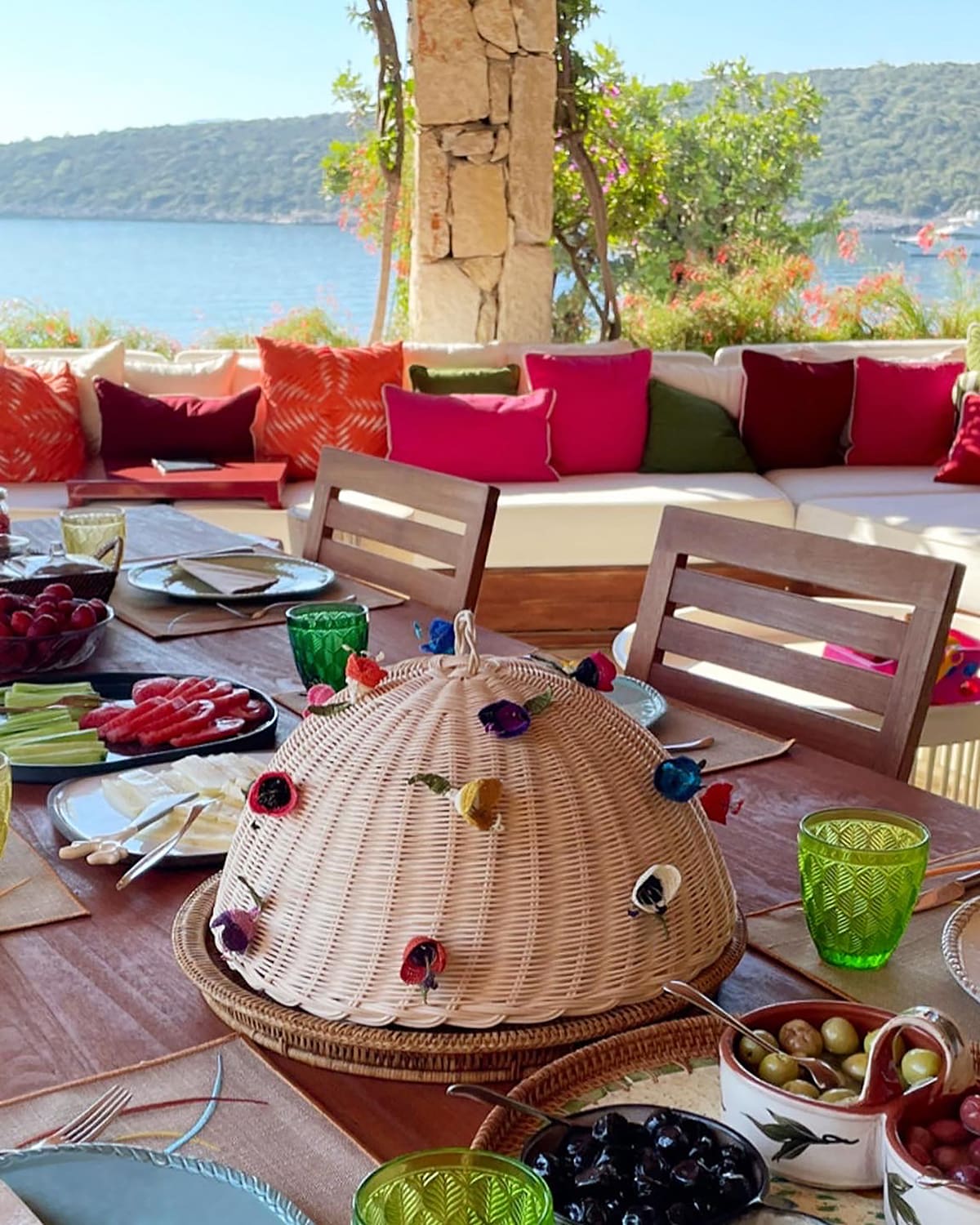 Rattan Cake Dome with Oya Flowers