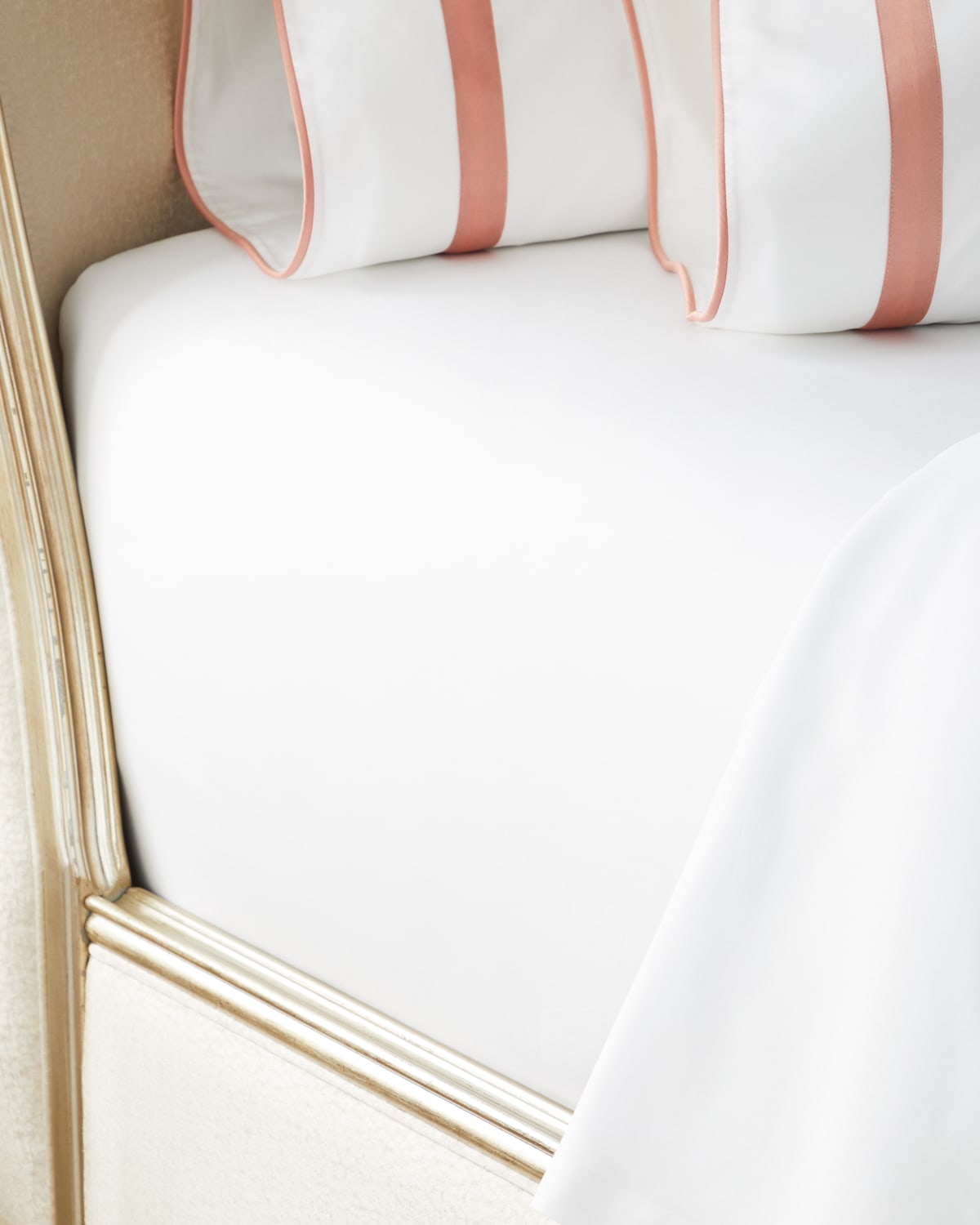 Matouk Bergamo Queen Fitted Sheet, 17" Pocket In White