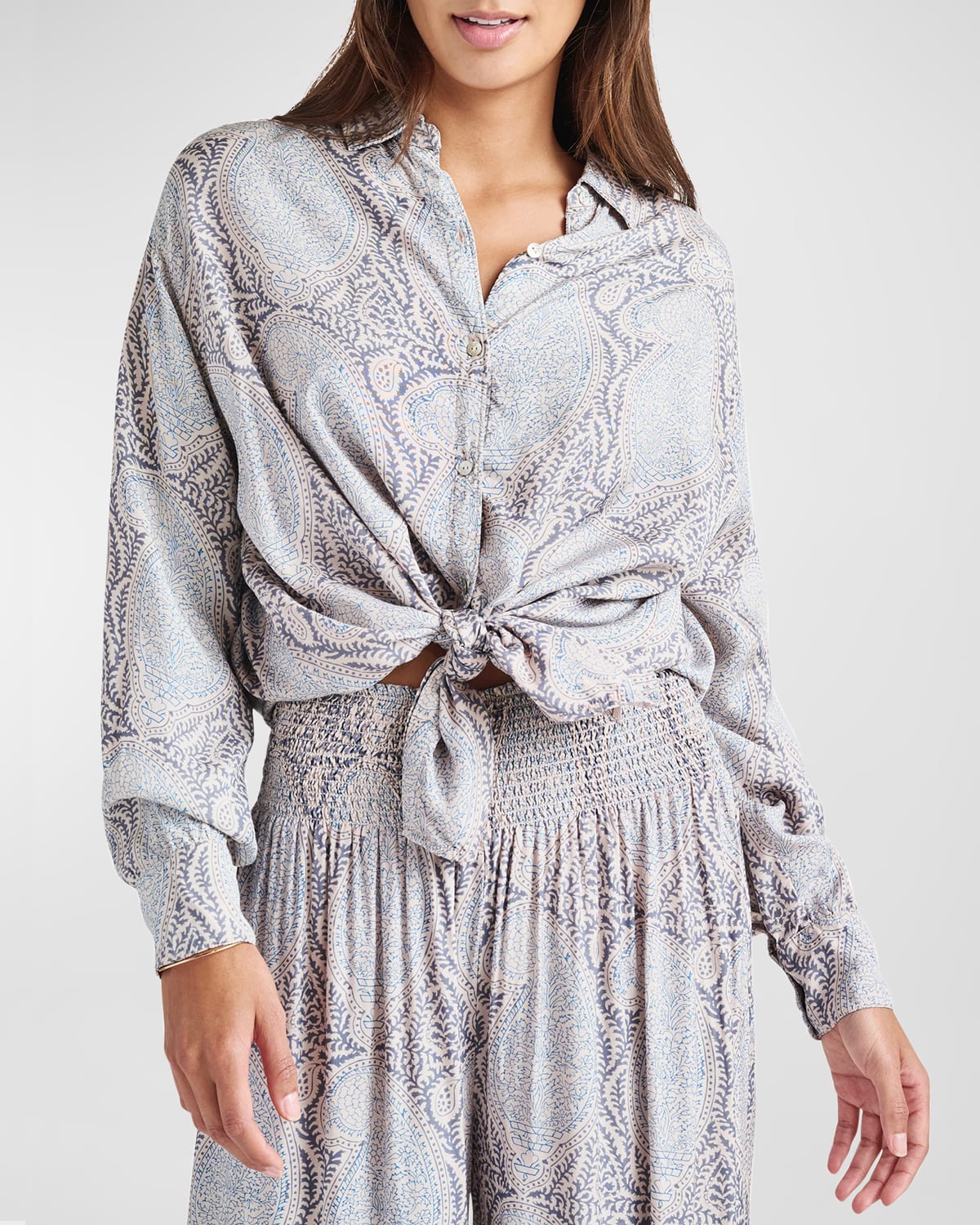 Splendid Mackenzie Paisley Print Blouse In Wht Snd Paisley