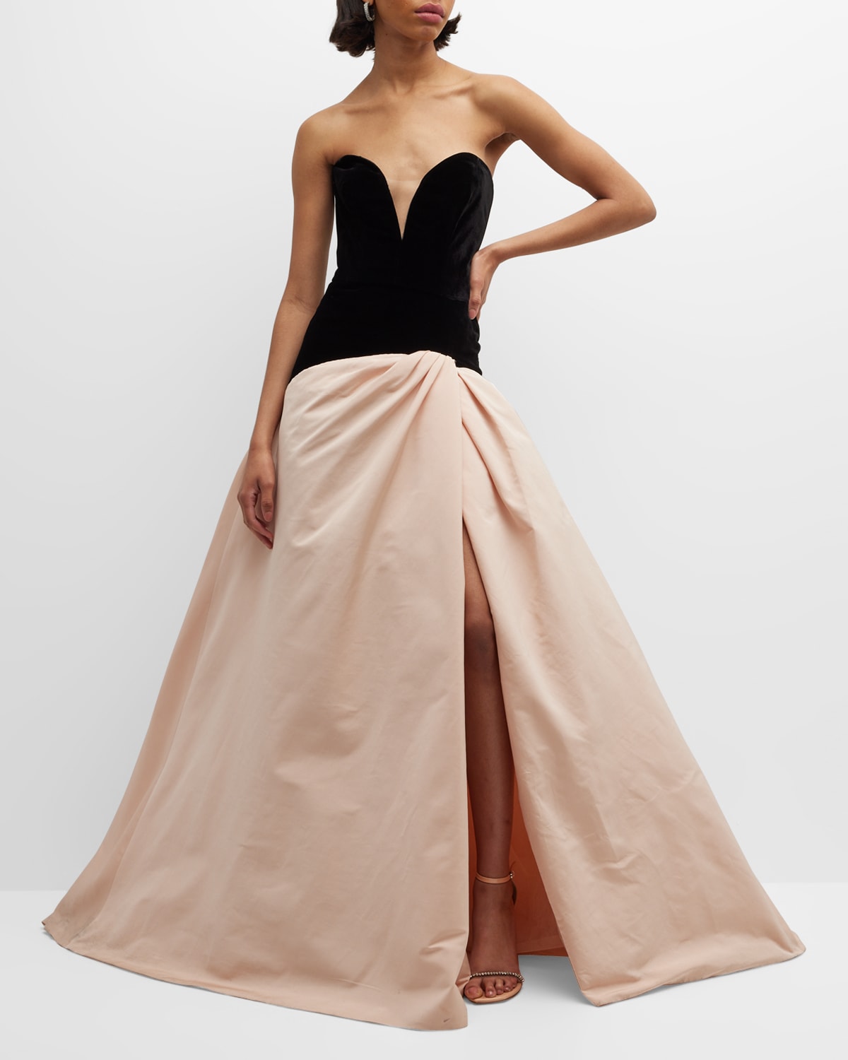 Monique Lhuillier Strapless Sweetheart-neck Gown In Black