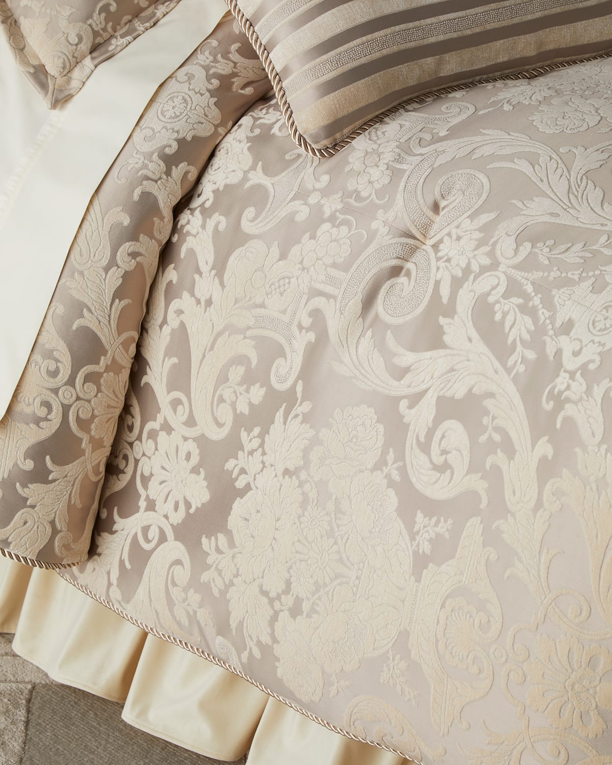 Austin Horn Collection Annabelle 3-piece Queen Comforter Set