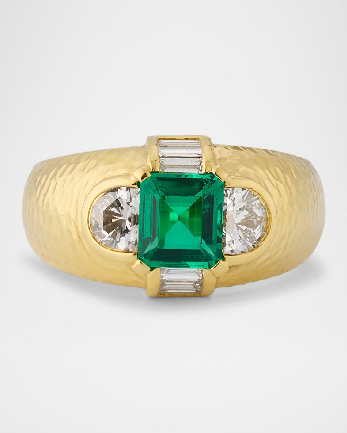 Estate 18K Yellow Gold Colombian Emerald Hammered Ring, Size 8.75