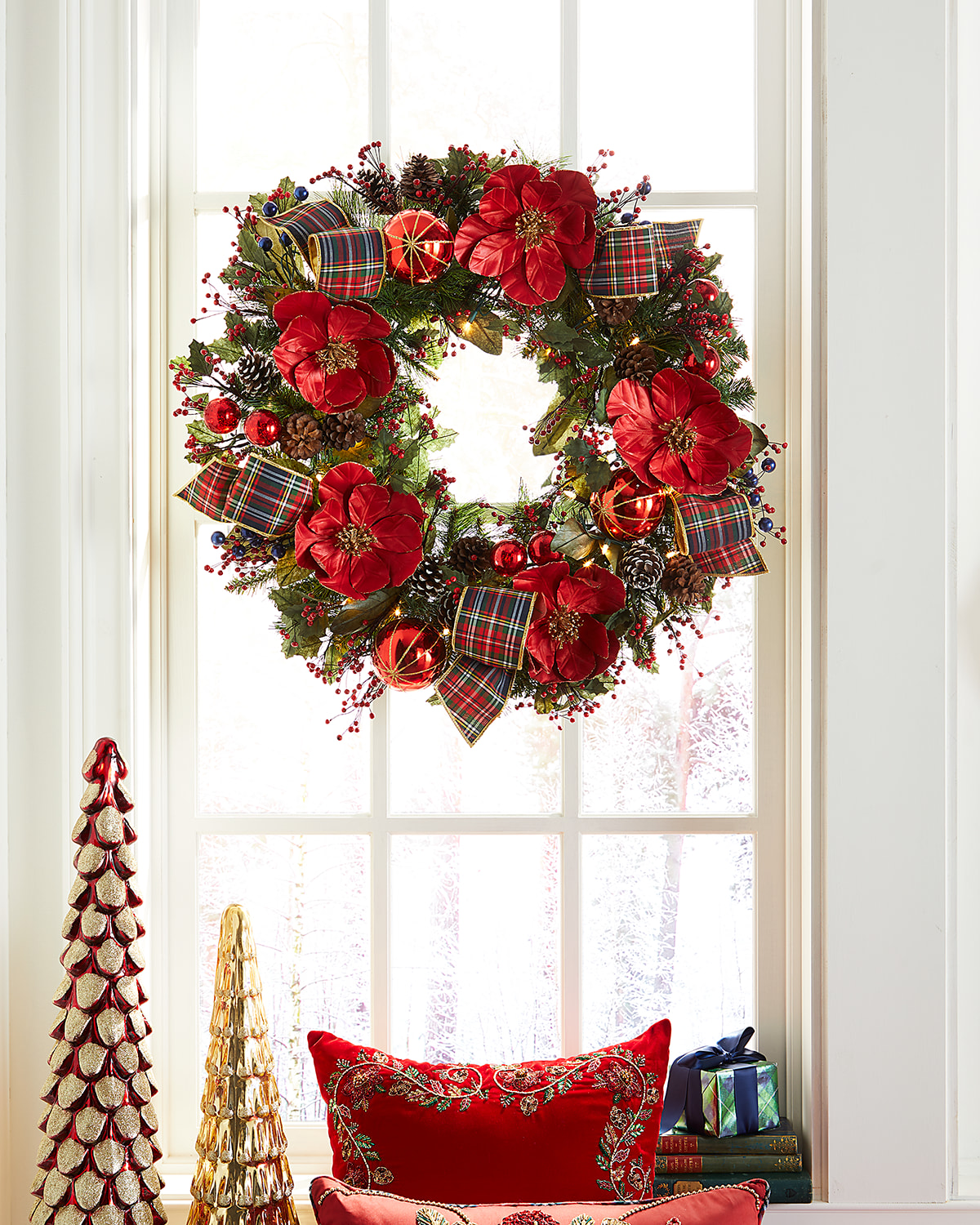 NEIMAN MARCUS 28" CLASSIC CHRISTMAS PRE-LIT WREATH