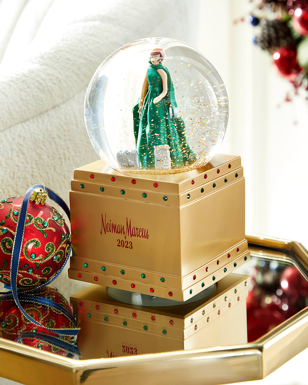 NEIMAN MARCUS FASHIONISTA SNOW GLOBE 2023