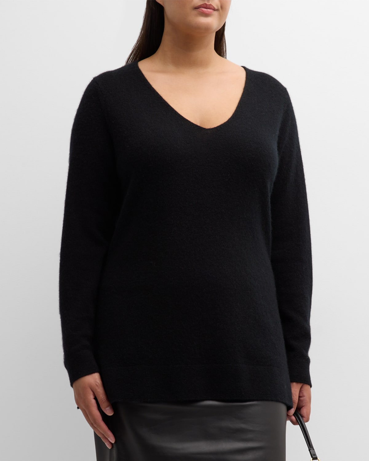 Neiman Marcus Plus Size Cashmere V-neck Sweater In Black