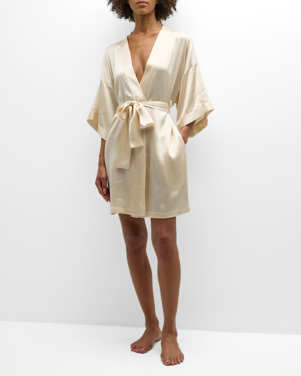Neiman Marcus 3/4-sleeve Short Silk Charmeuse Robe In Chalk