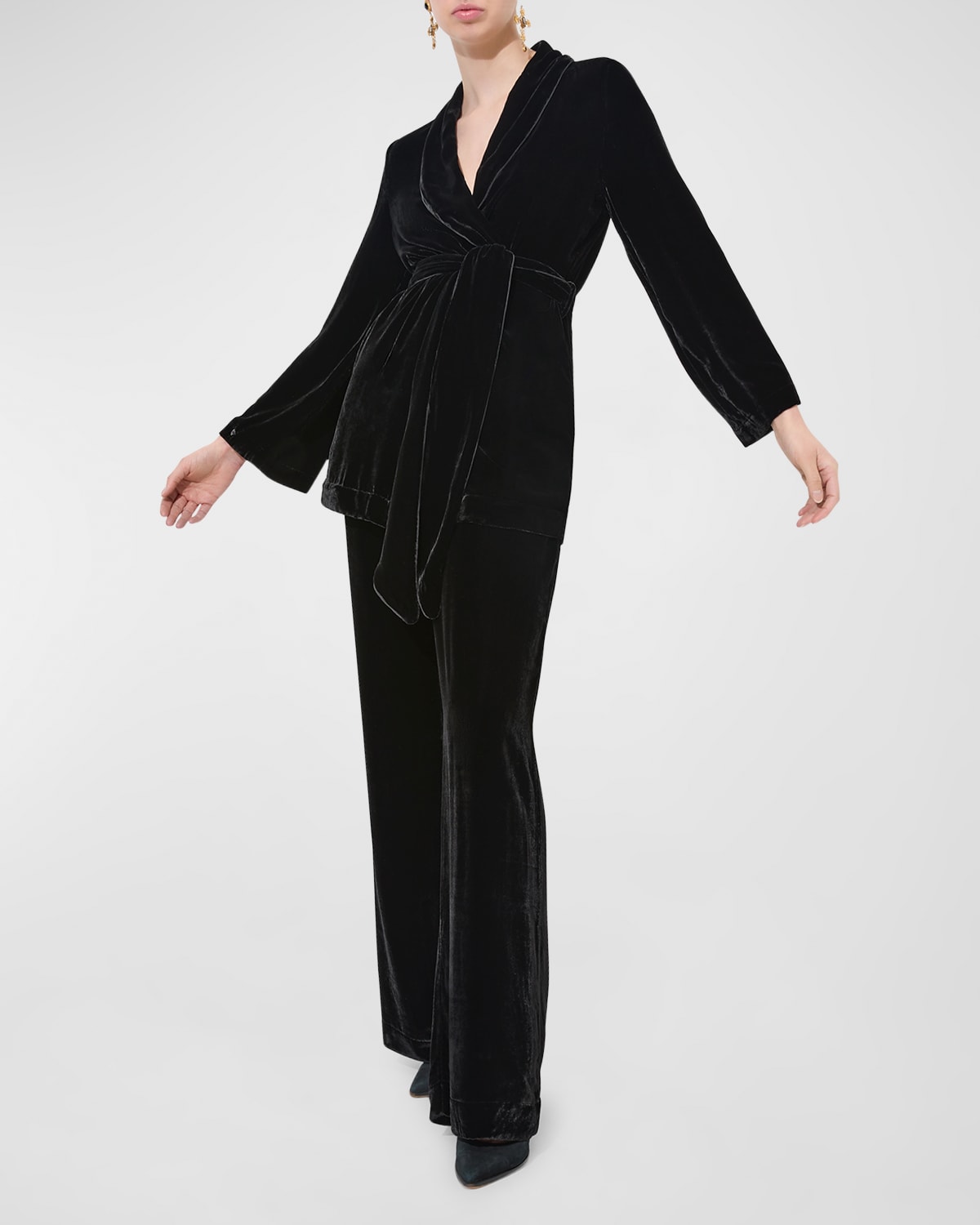 Sleeping With Jacques Bon Vivant Shawl-collar Mini Velvet Dressing Gown In Black