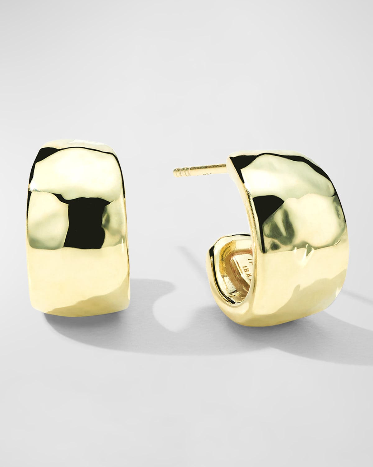 IPPOLITA CLASSICO HUGGIE HAMMERED HOOP EARRINGS IN 18K GOLD