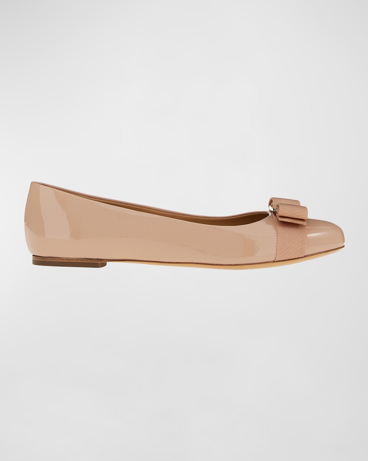 Ferragamo Varina Bow-detailed Patent-leather Ballet Flats In Amaretti