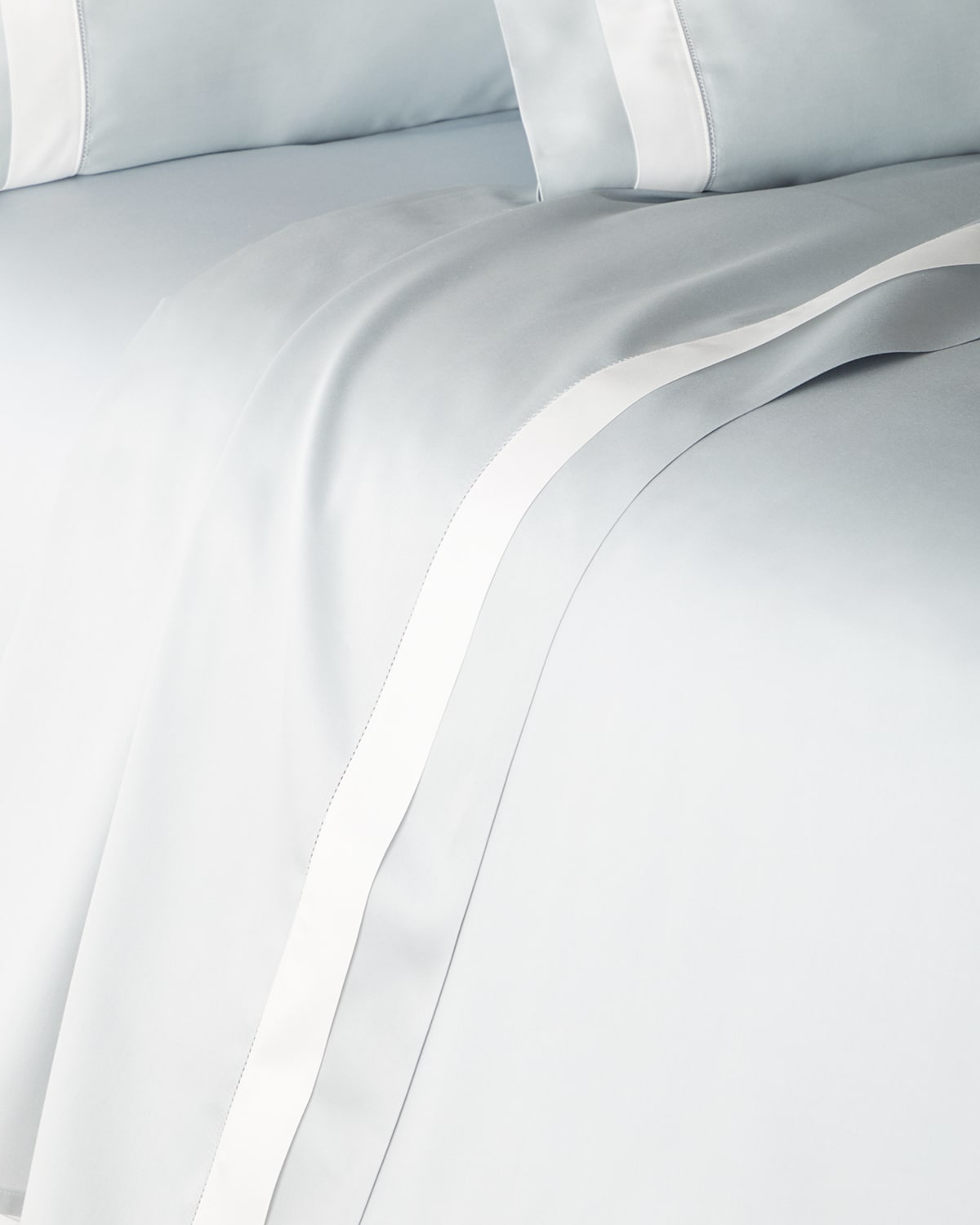 Matouk Ambrose 600 Thread Count Egyptian Cotton Sateen Flat Sheet In Pool/bone
