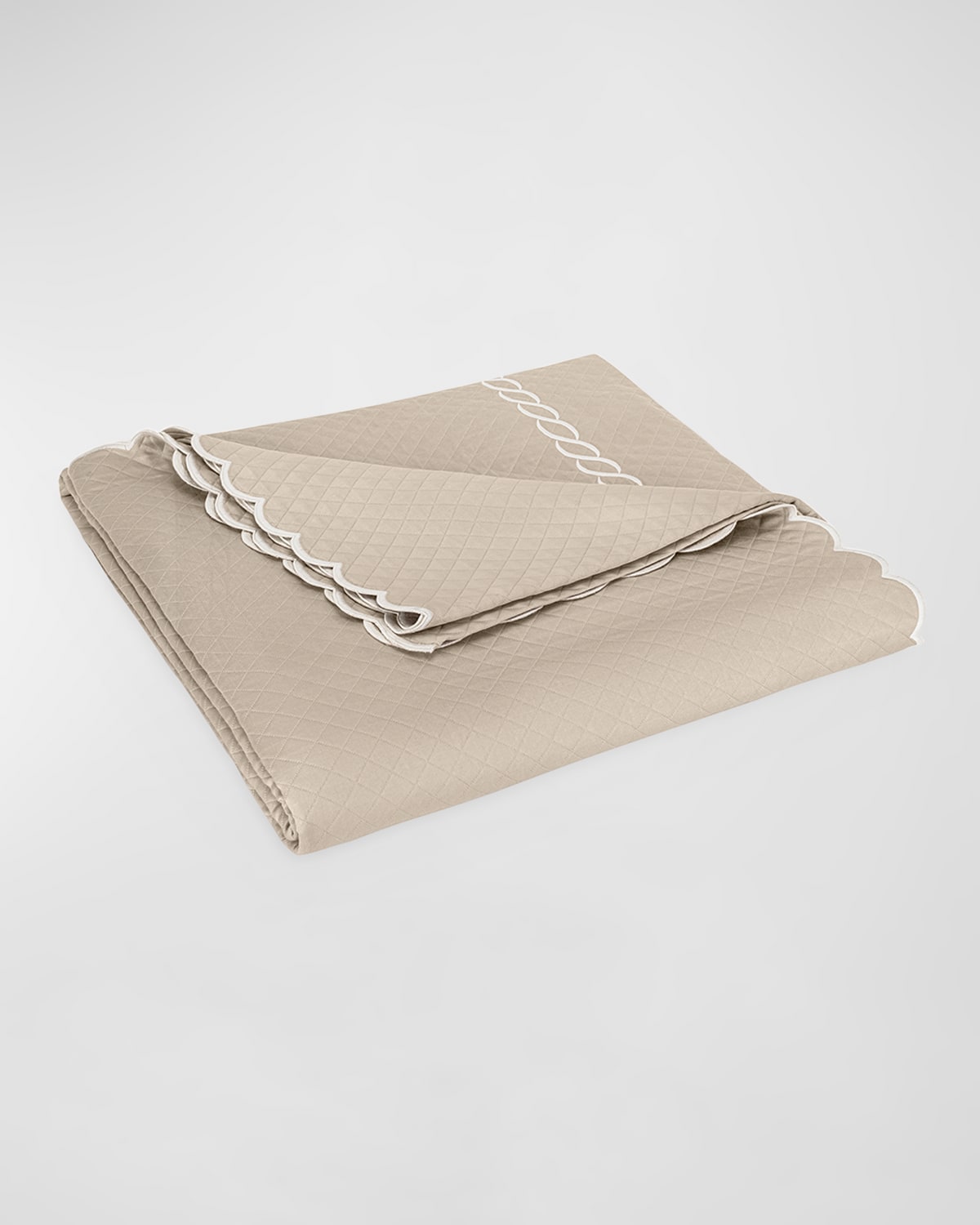 Matouk Classic Chain Scallop Matelasse Full/queen Coverlet In Neutral