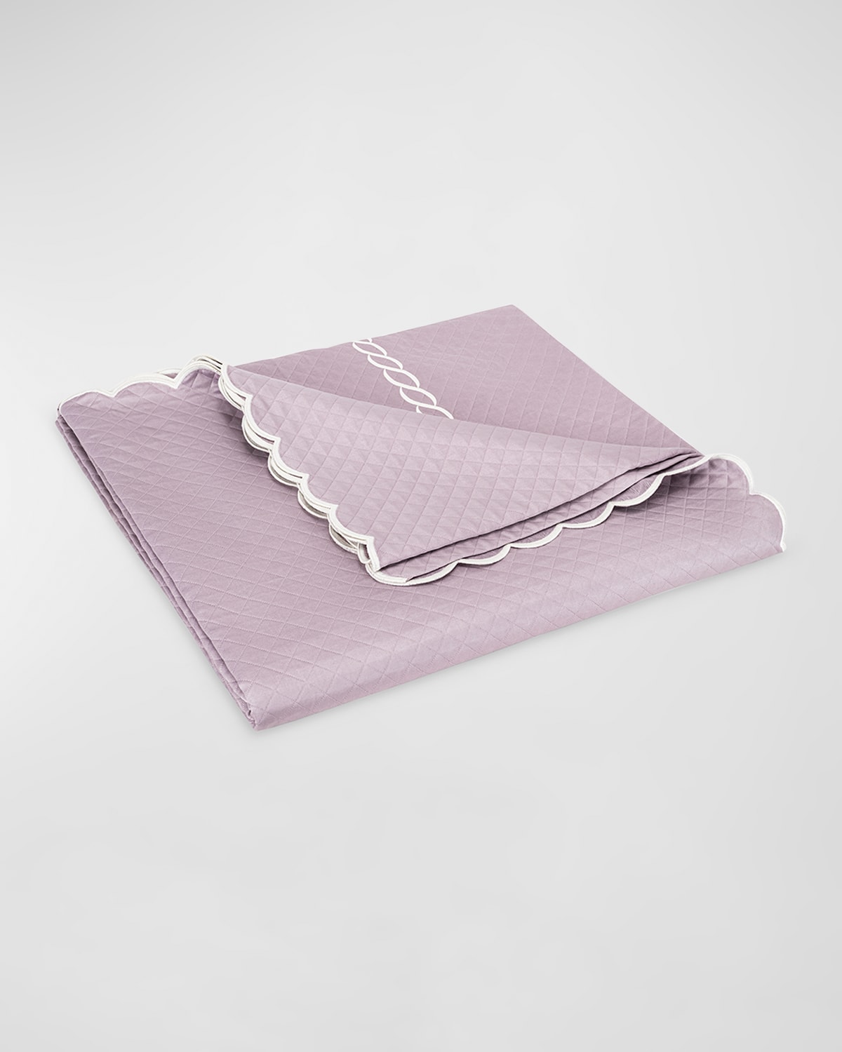 Matouk Classic Chain Scallop Matelasse Full/queen Coverlet In Deep Lilac/bone