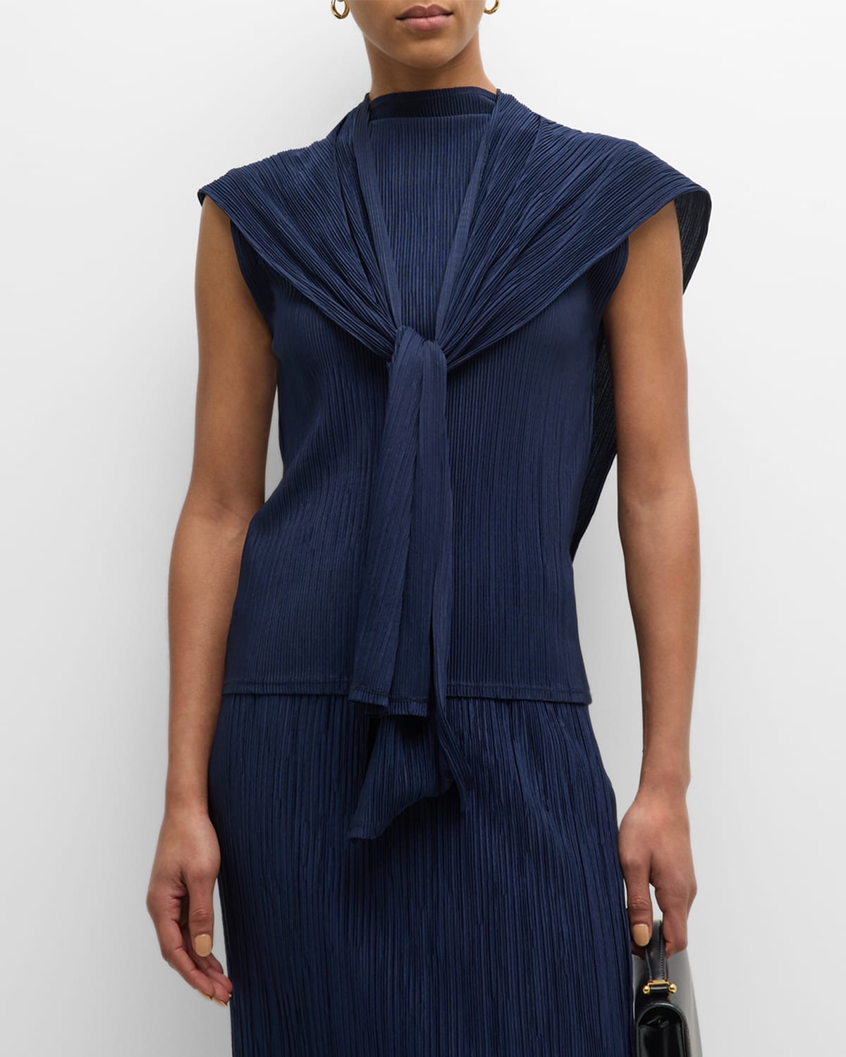 Le17septembre Pleated Mock-neck Top With Muffler In Navy