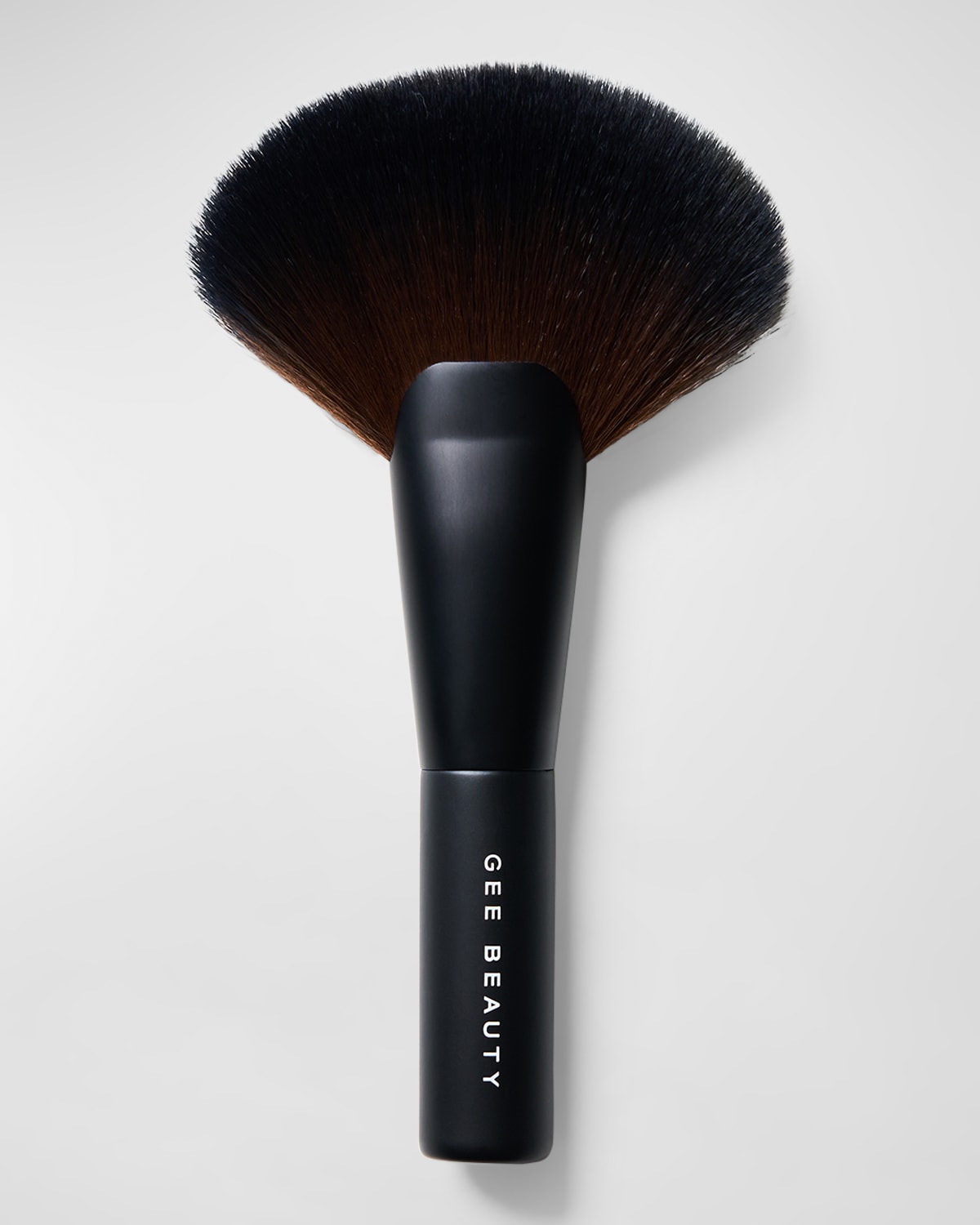 Gee Beauty Fan Brush