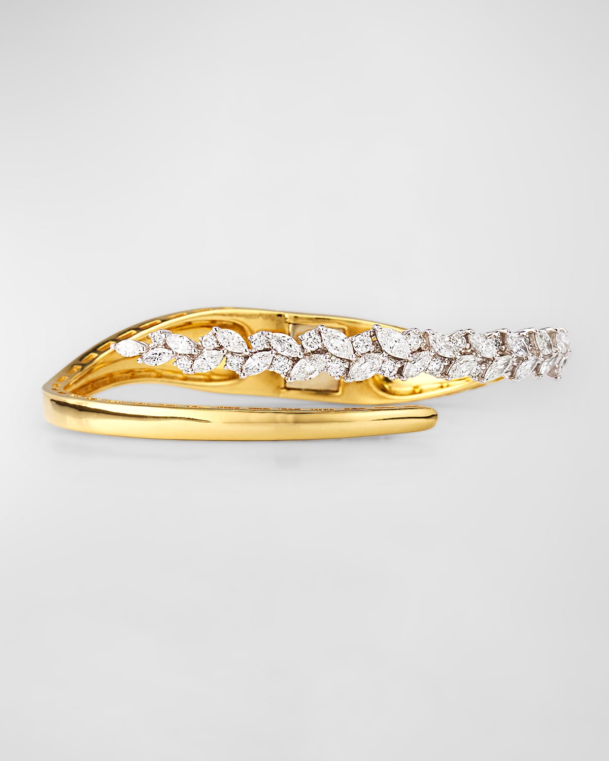18k Yellow Gold Strada Diamond Bangle Bracelet