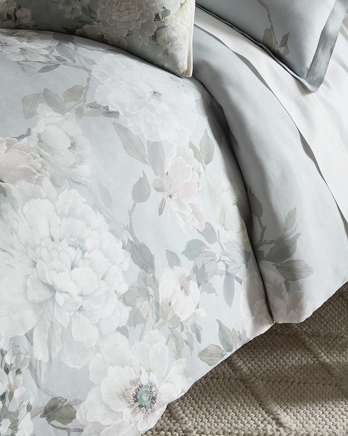 Designers Guild Fleur Blanche Platinum King Duvet Cover In Platinum