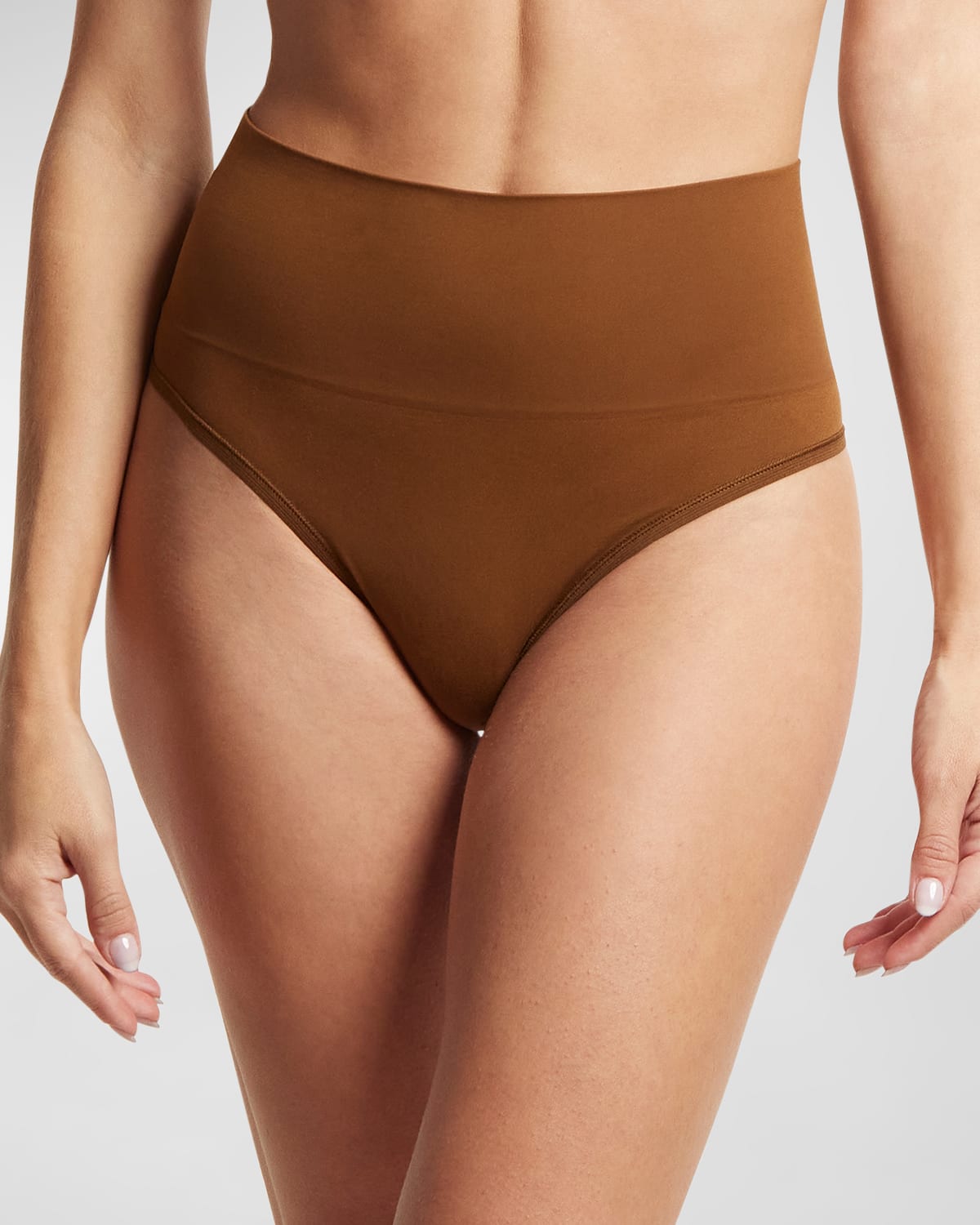 Body Seamless Mid-Rise Thong