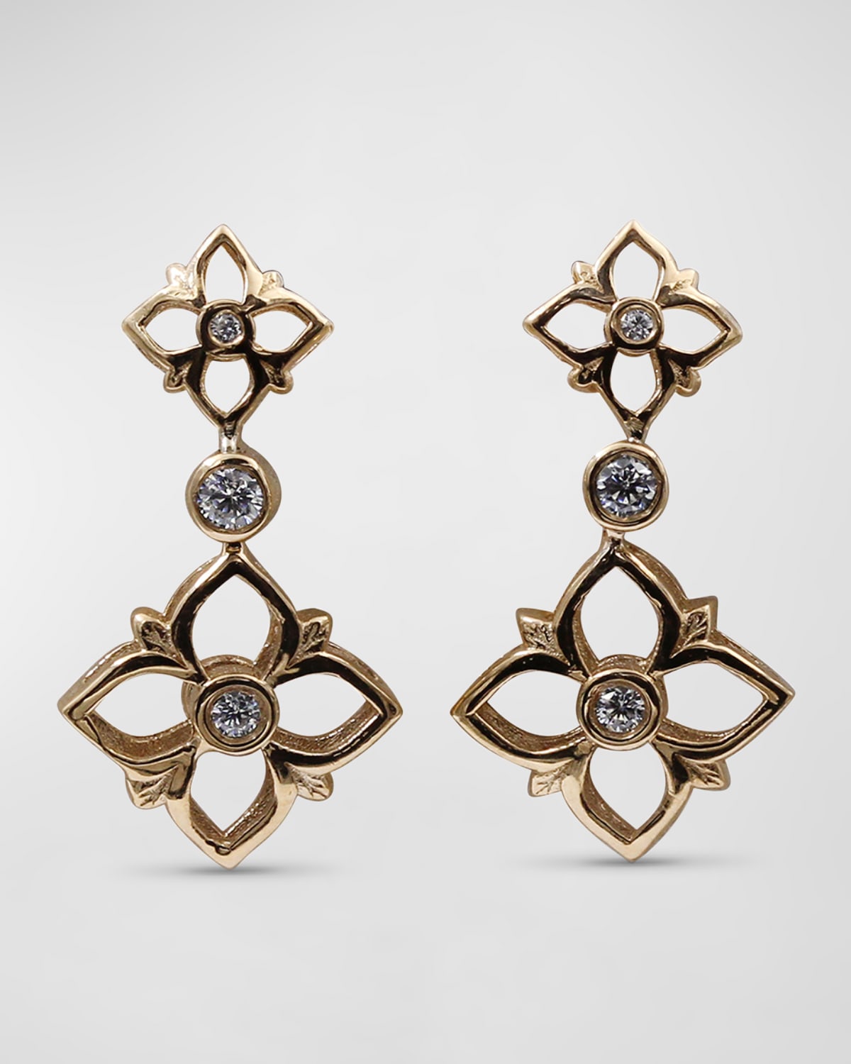 White Diamond Signature Earrings in 18K Gold