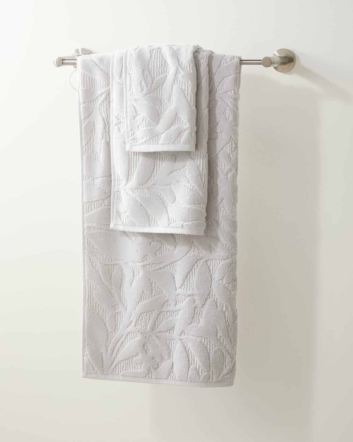 Kassatex Esme Hand Towel In Platinum