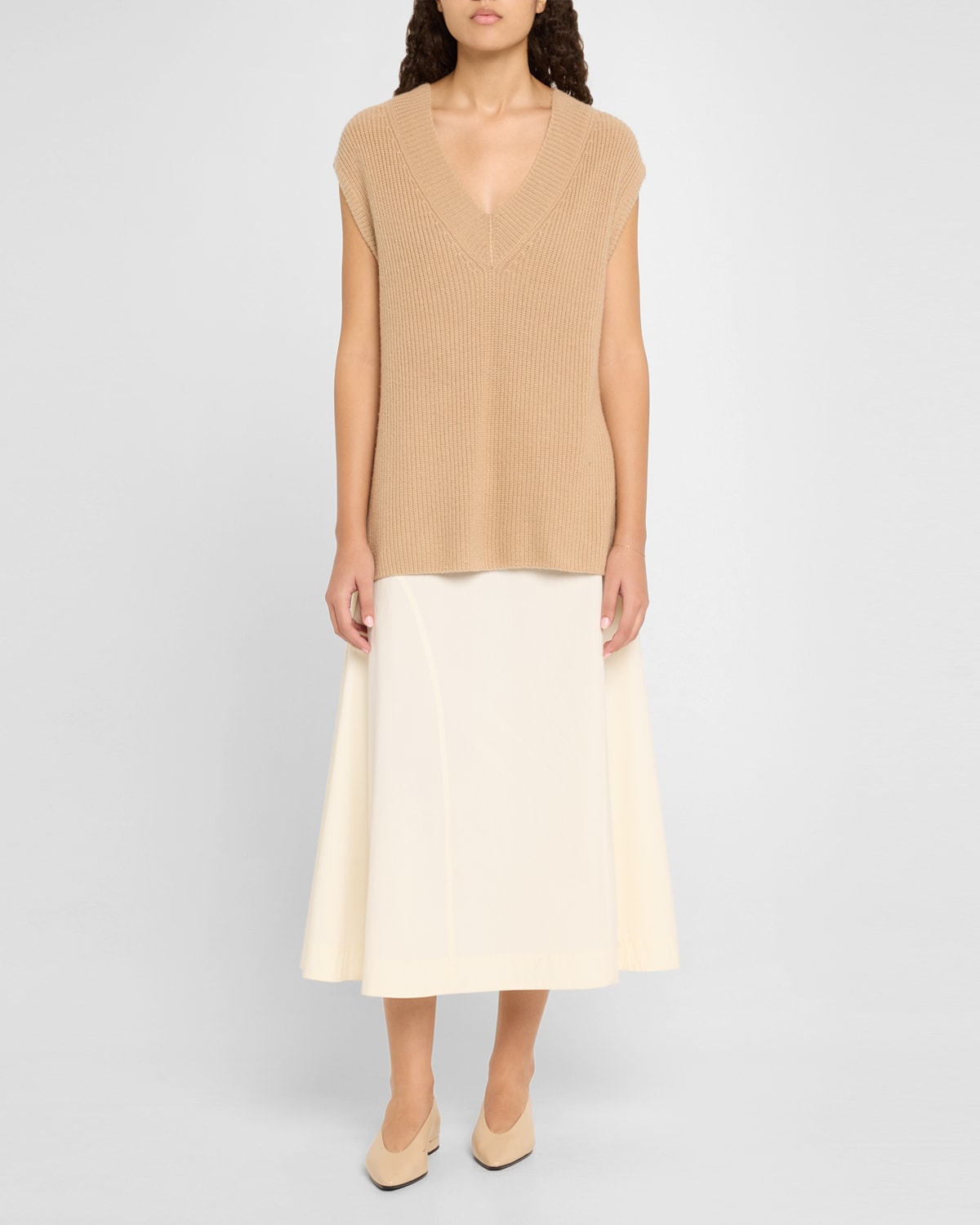 Vince Ribbed V Neck Wool And Cashmere Vest In Camel