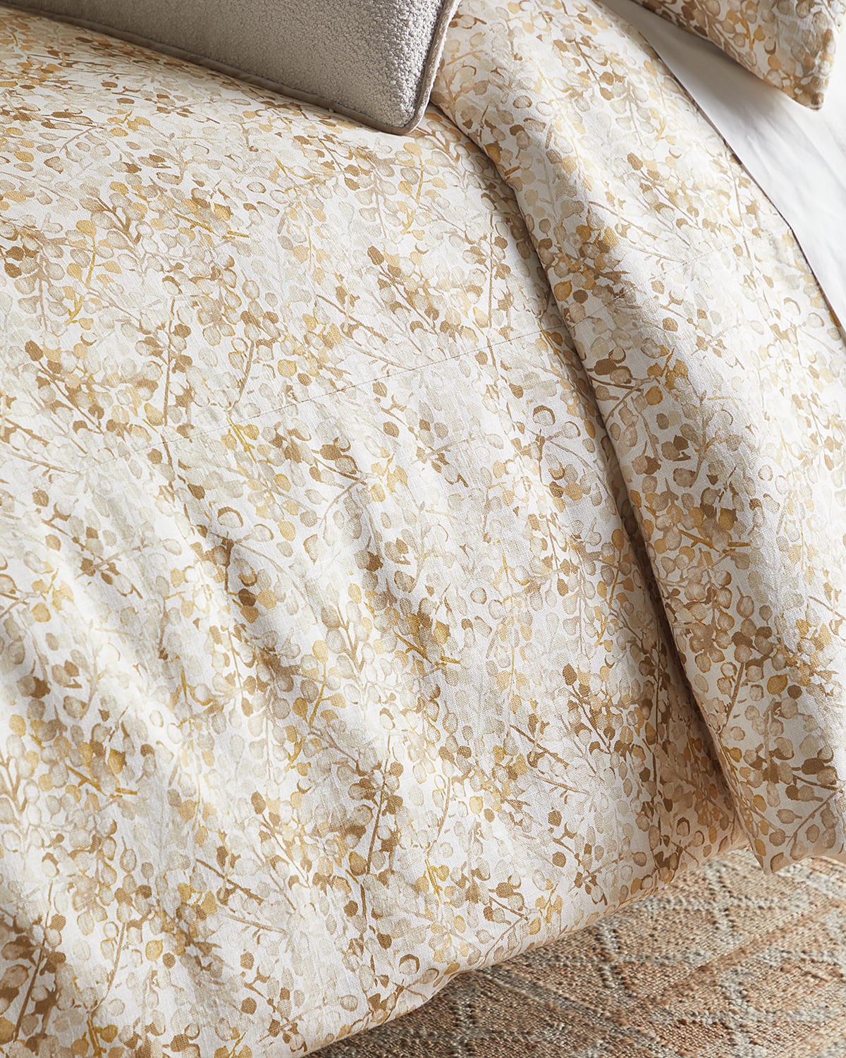 Tl At Home Laurel Queen Duvet In Ivory