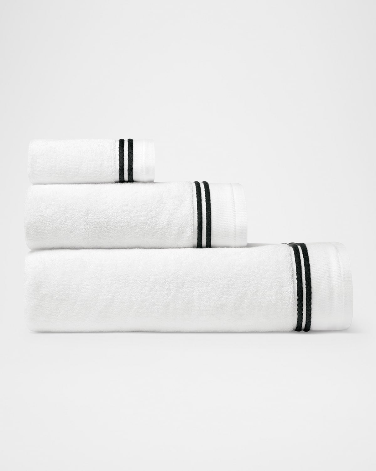 Sferra Aura Nuova Hand Towel In White/black