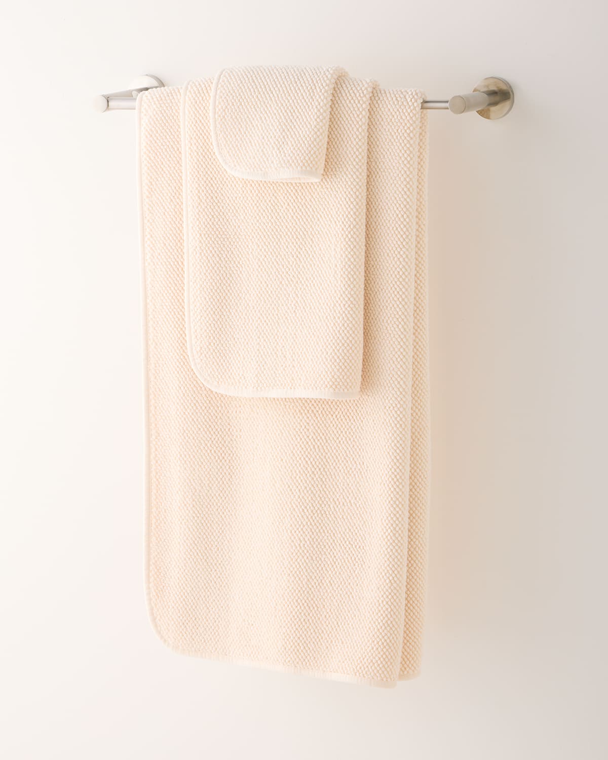 Graccioza Pearls Hand Towel In Natural