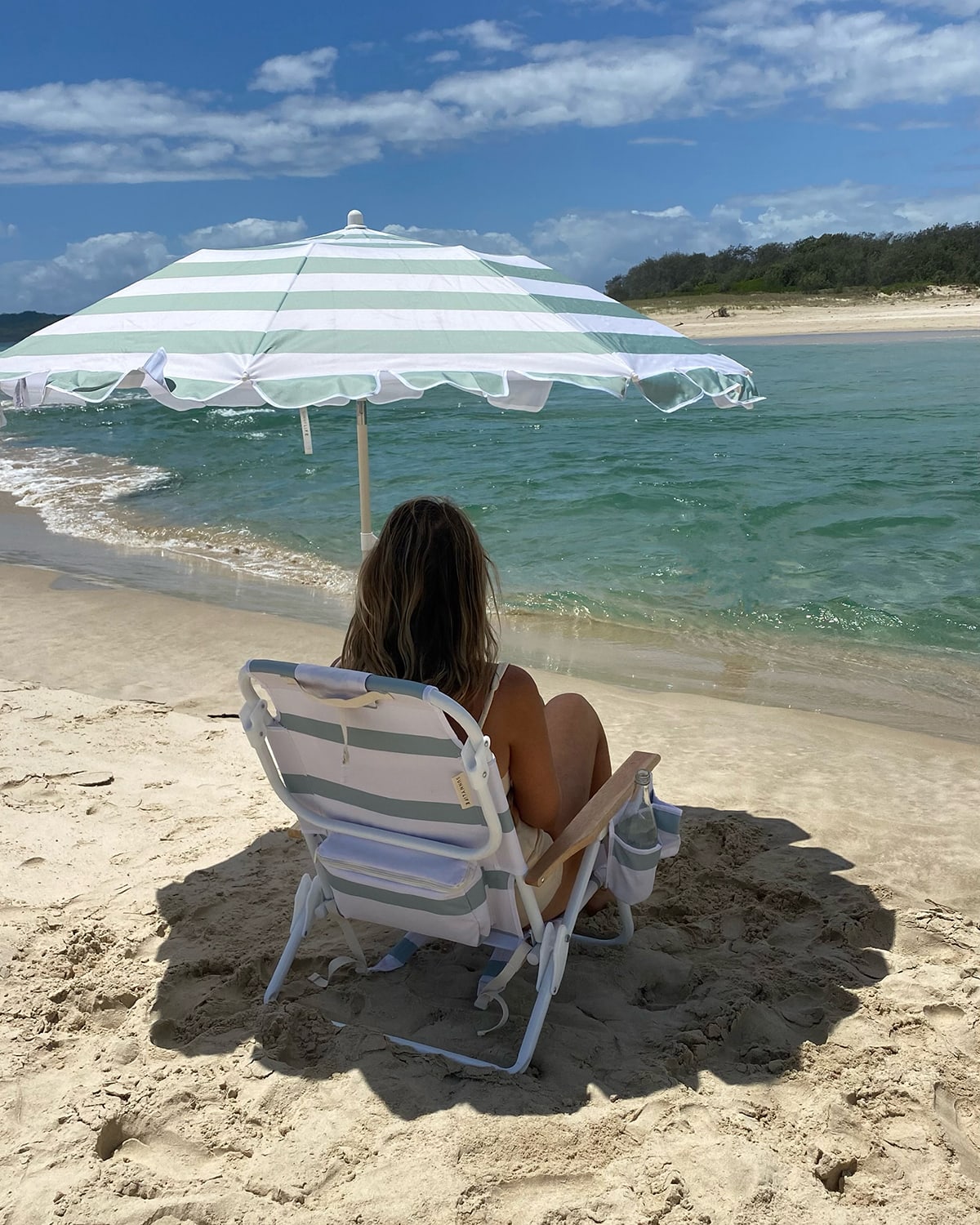 Sunnylife Deluxe Beach Chair In Sage Stripe