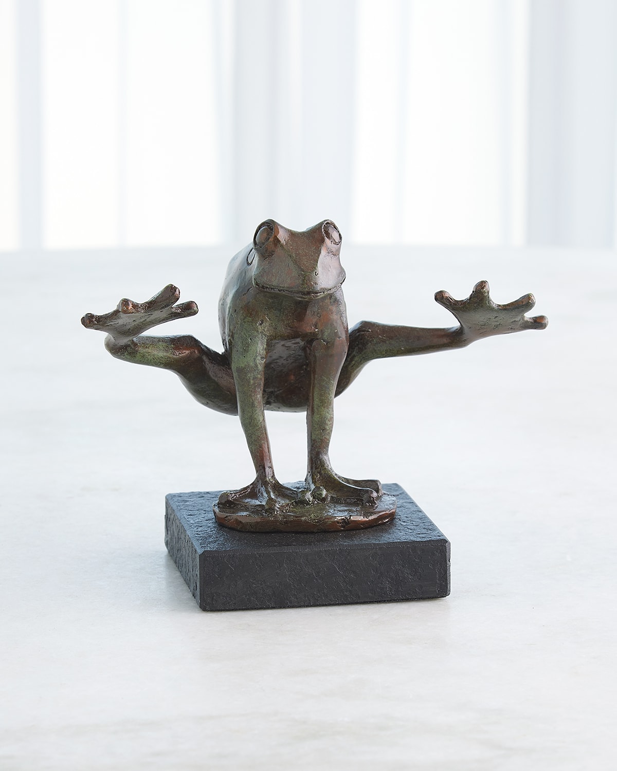 Global Views Leap Frog Sculpture In Green