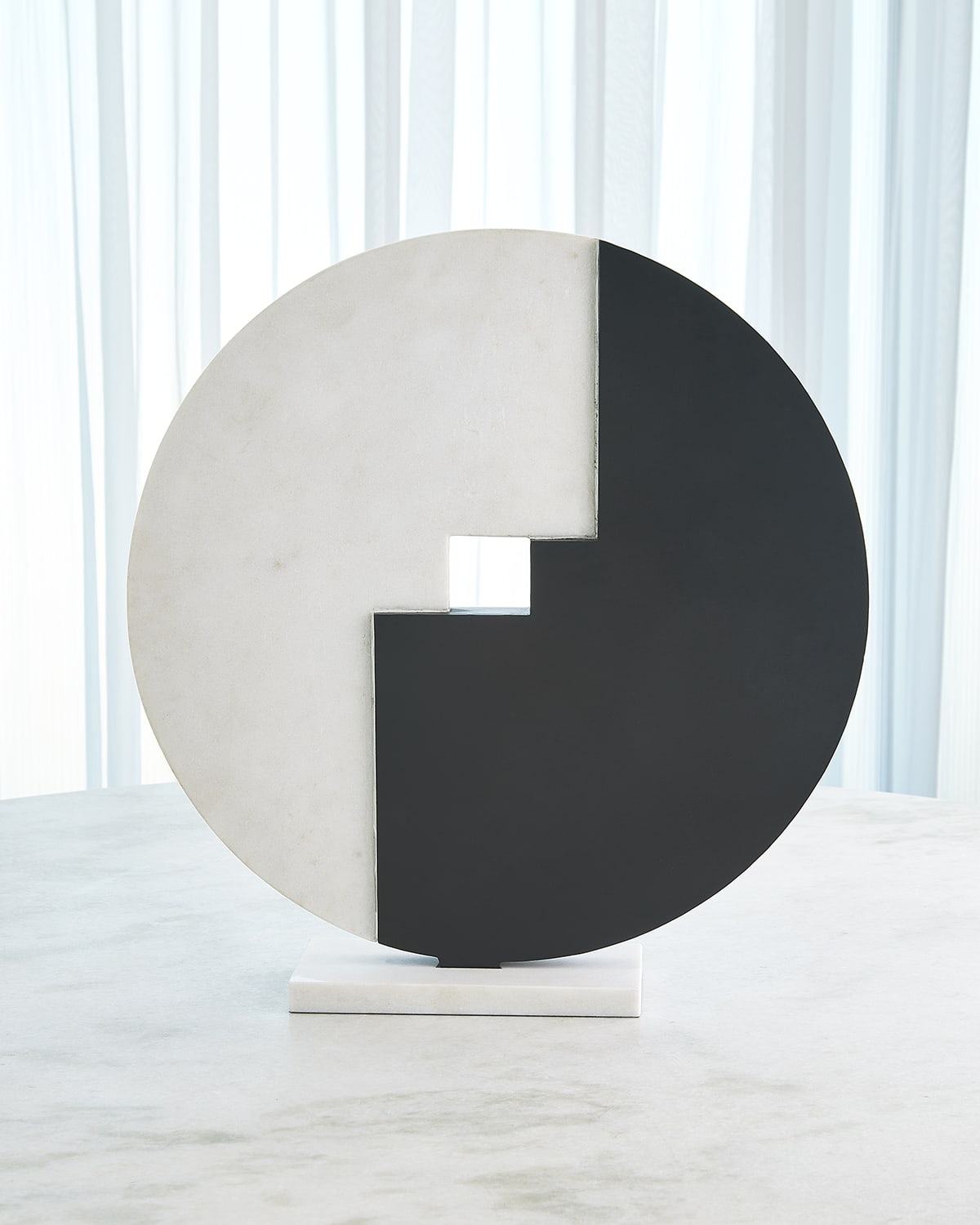 Global Views Stone Medallion Sculpture In Black/white