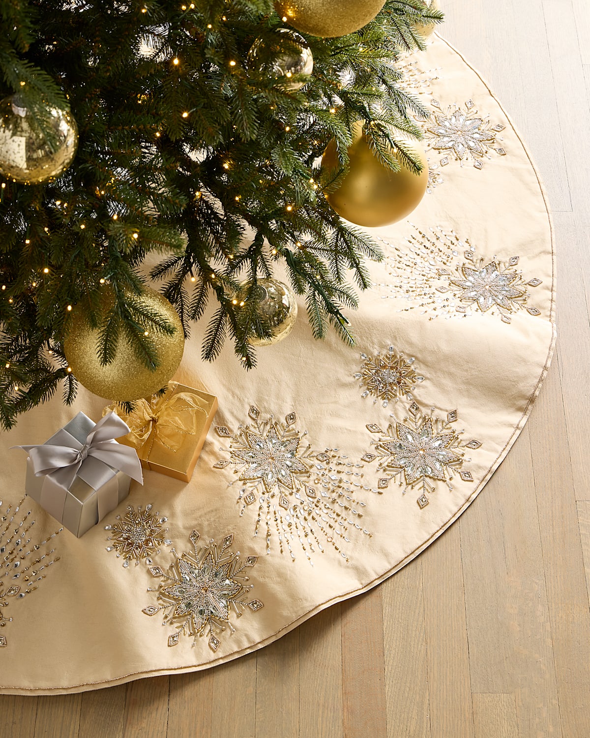 Kim Seybert Supernova Beaded 64" Tree Skirt In Gold