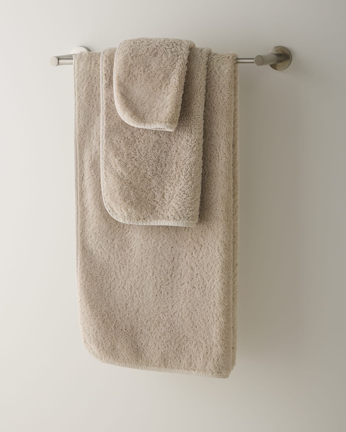 Graccioza Grand Egoist Hand Towel In Fog