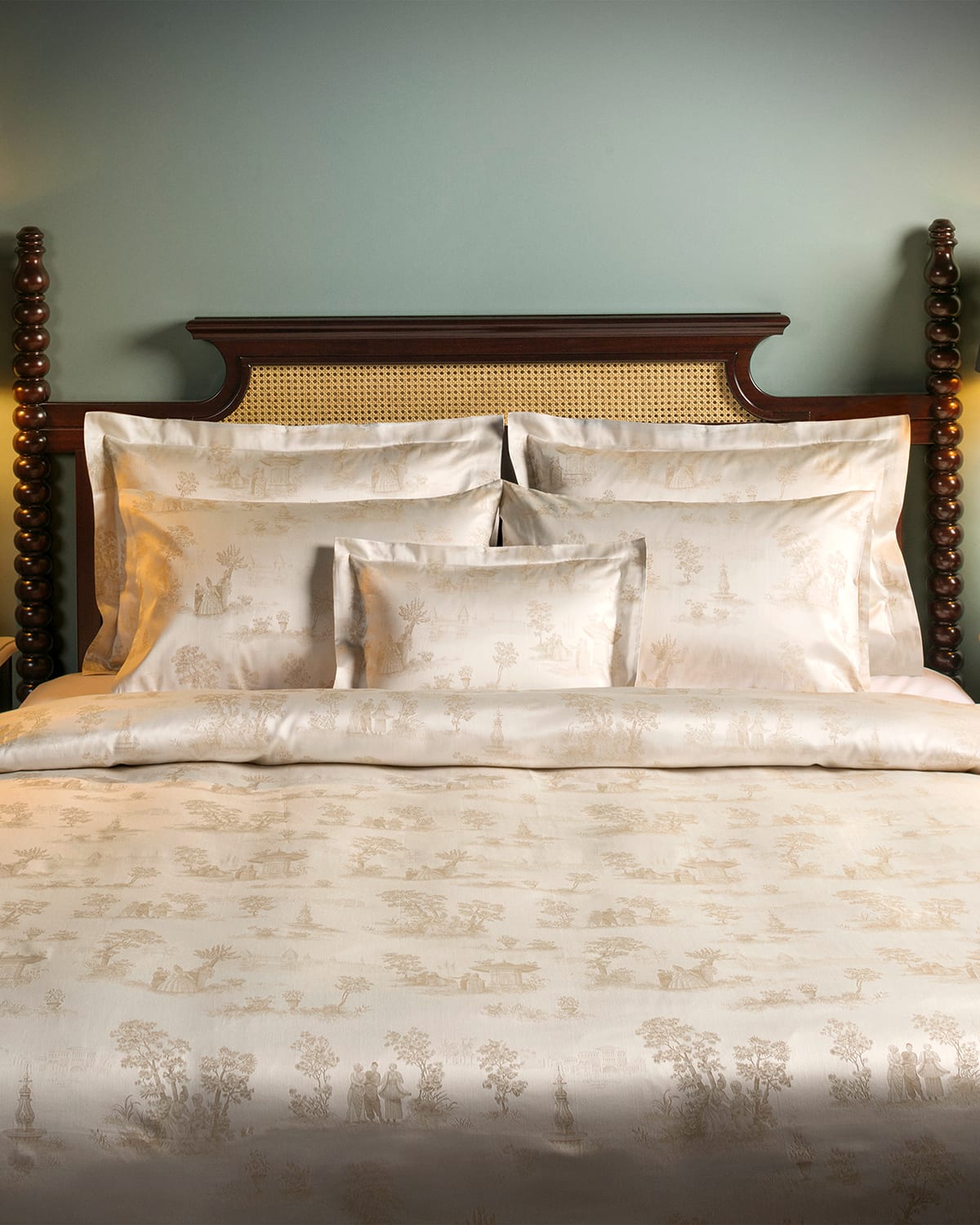 Haremlique Istanbul Hasbahce Queen Duvet Cover
