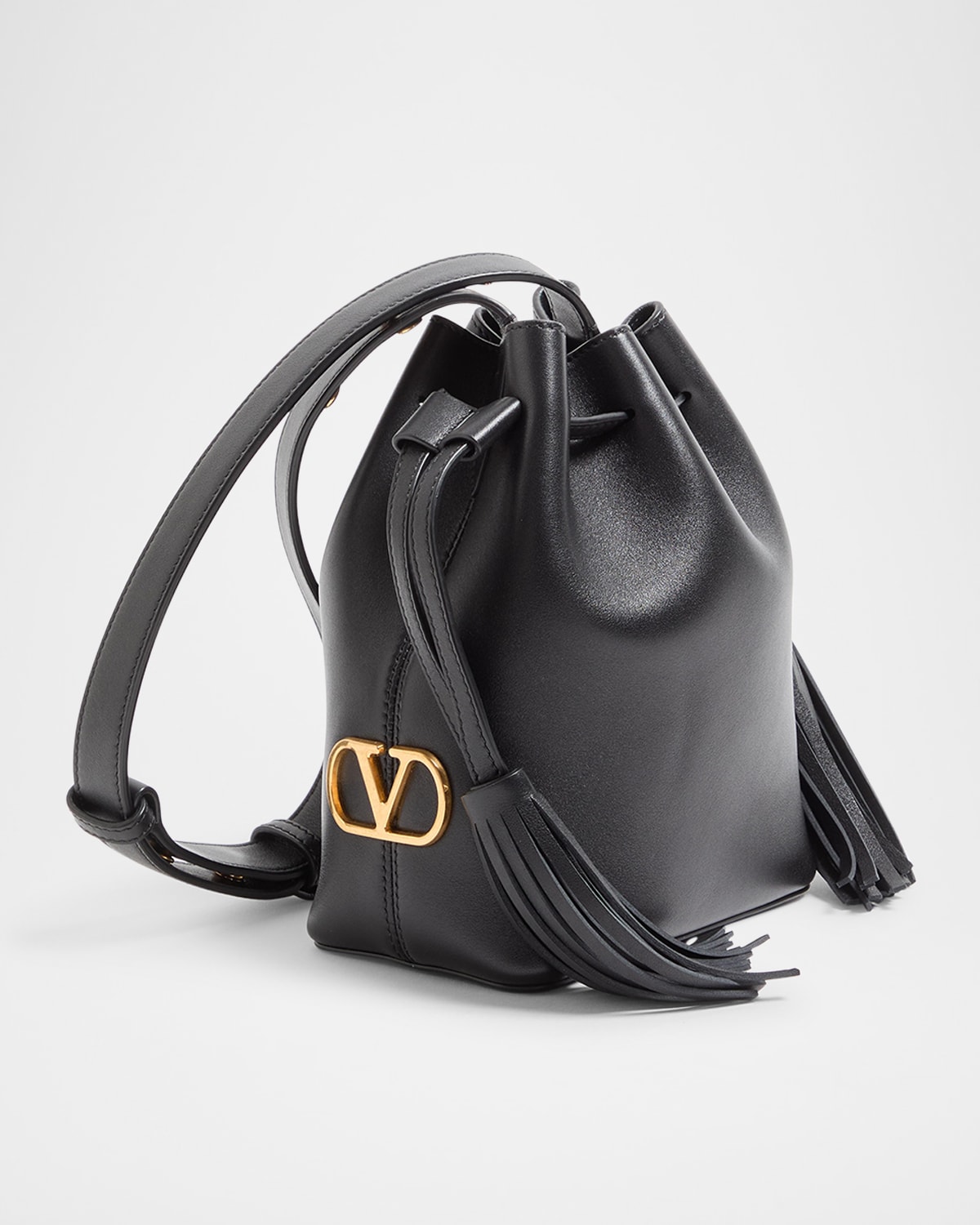 Valentino Garavani Small Leather Drawstring Bucket Bag In Black