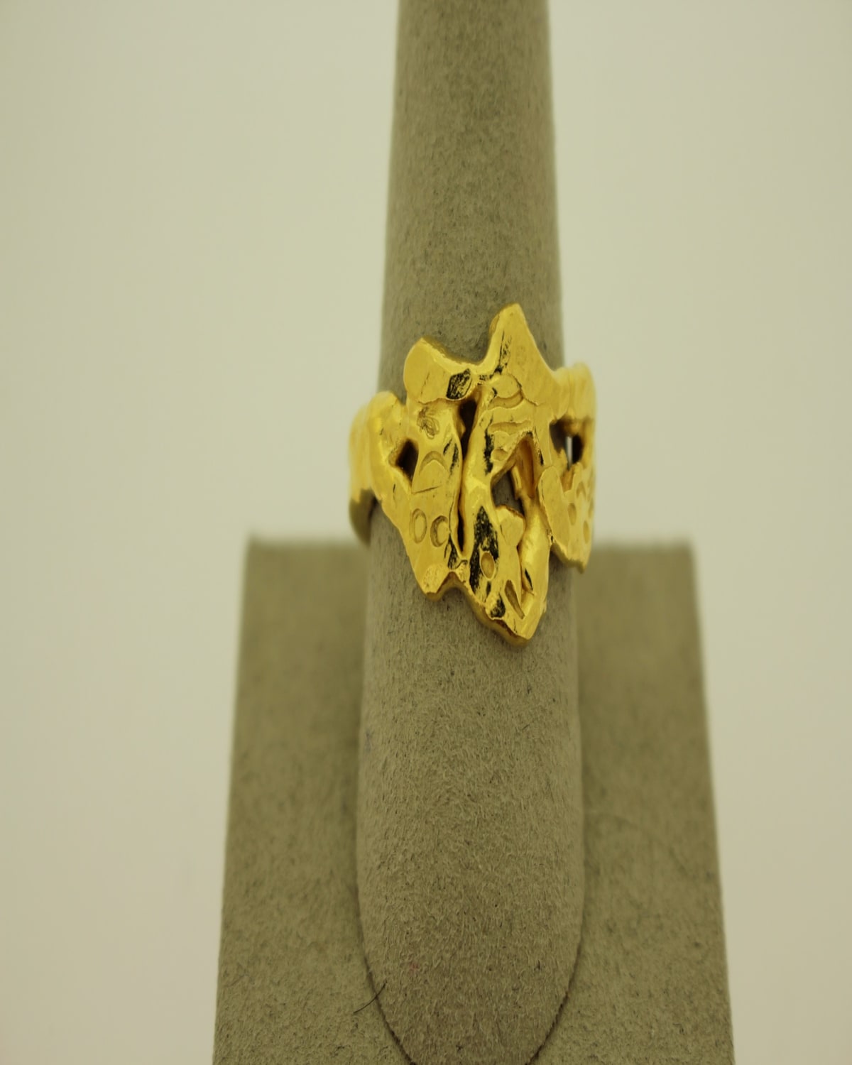 Twenty Two Carats 22KY CHARMING TREPPE RING