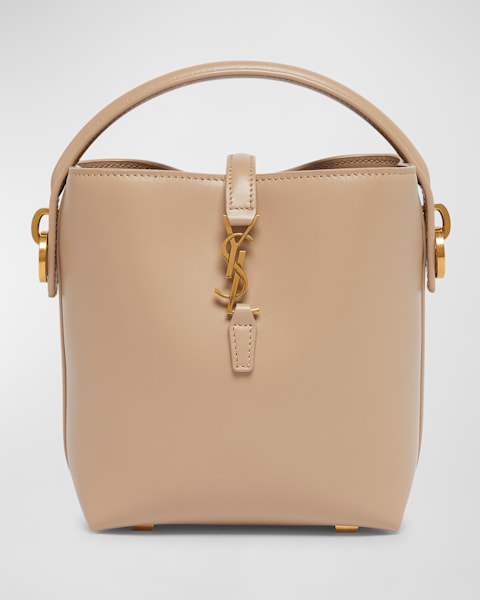 【VALENTINO】LOCO BUCKET BAG Valentino Garavani Locò Leather Bucket Bag | White | FARFETCH