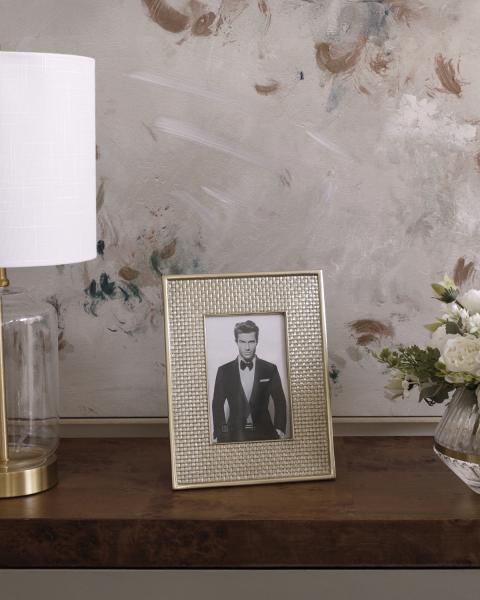 Beatriz Ball Jason 4x6 Photo Frame - Polished Metal Horizontal Frame With Stand