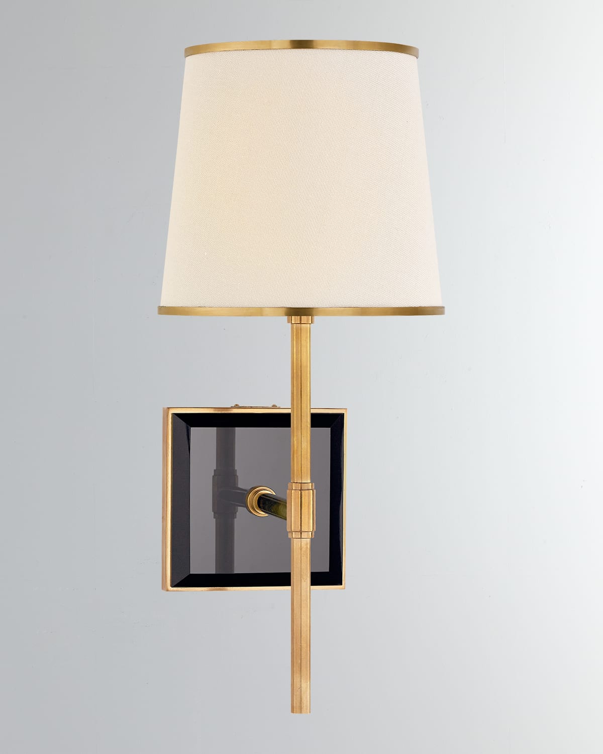 Visual Comfort Signature Bradford Medium Sconce | Thumbnail 3 Visual Comfort Signature Bradford Medium Sconce | Thumbnail 3