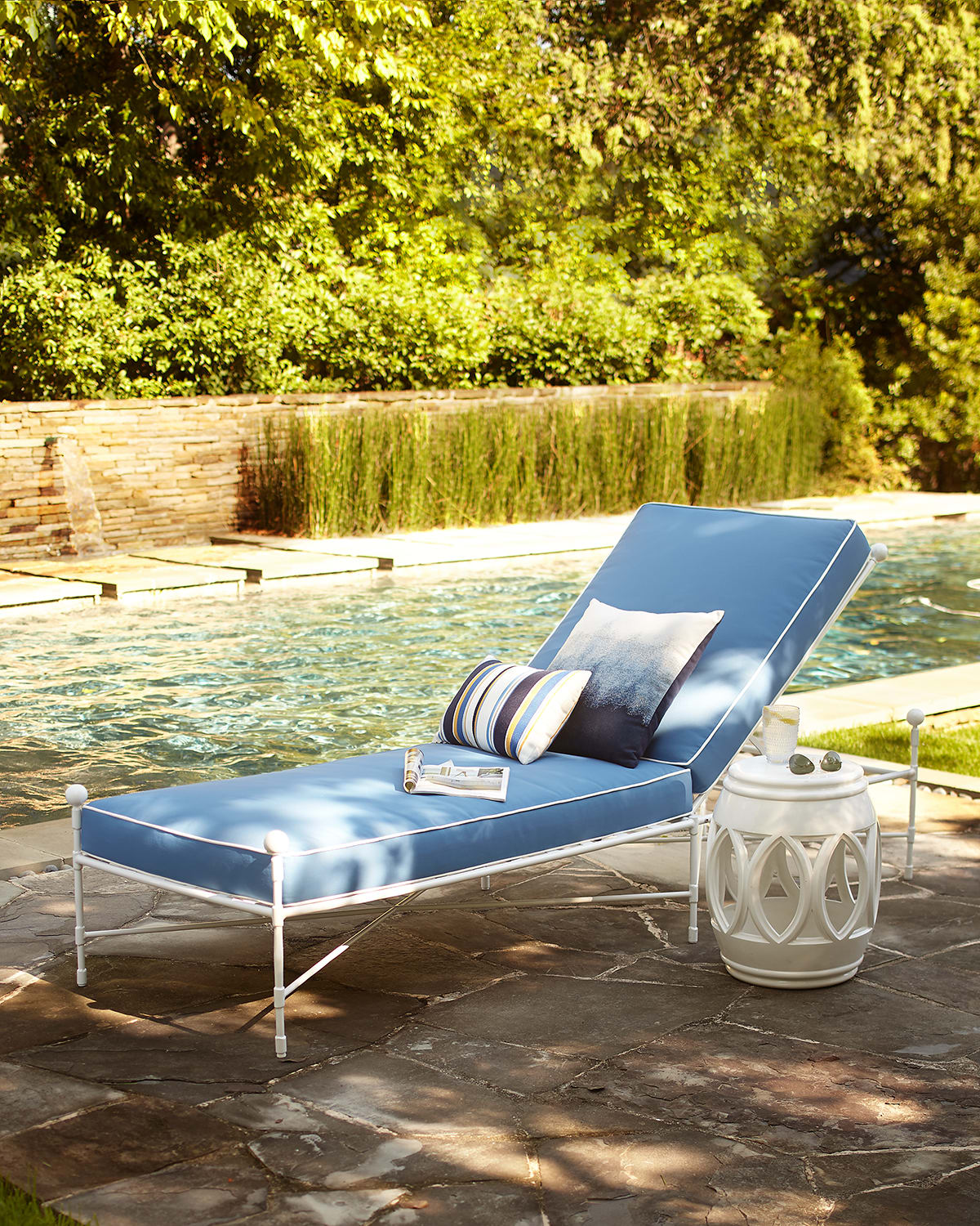  Avery Chaise, White/Blue