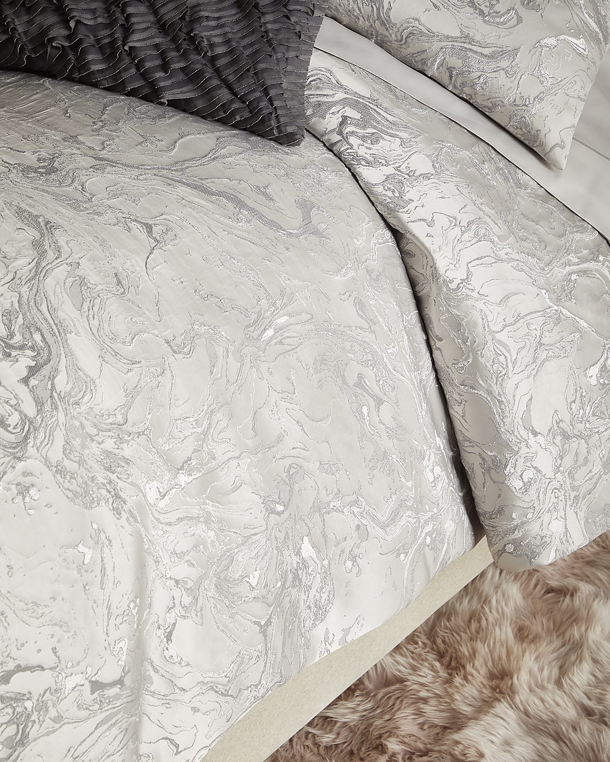 NEW MSRP $450 Neiman Marcus selling Donna Karan Duvet Cover King