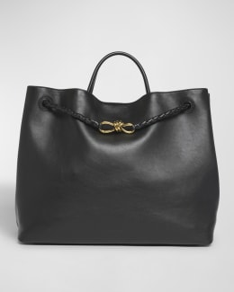 【国内送関税込】BOTTEGA VENETA ☆ Parachute ショルダーバッグ Bottega Veneta Small Parachute Leather Shoulder Bag | Neiman