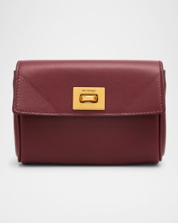 折りたたみ財布 BOTTEGA VENETA CASSETTE LEATHER COMPACT WALLET Bottega Veneta Compact Cassette Zip-Around Wallet | Neiman