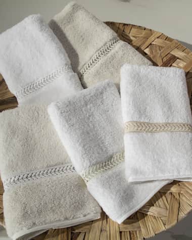 Home Treasures Wreath Fingertip Towels, Set of 2