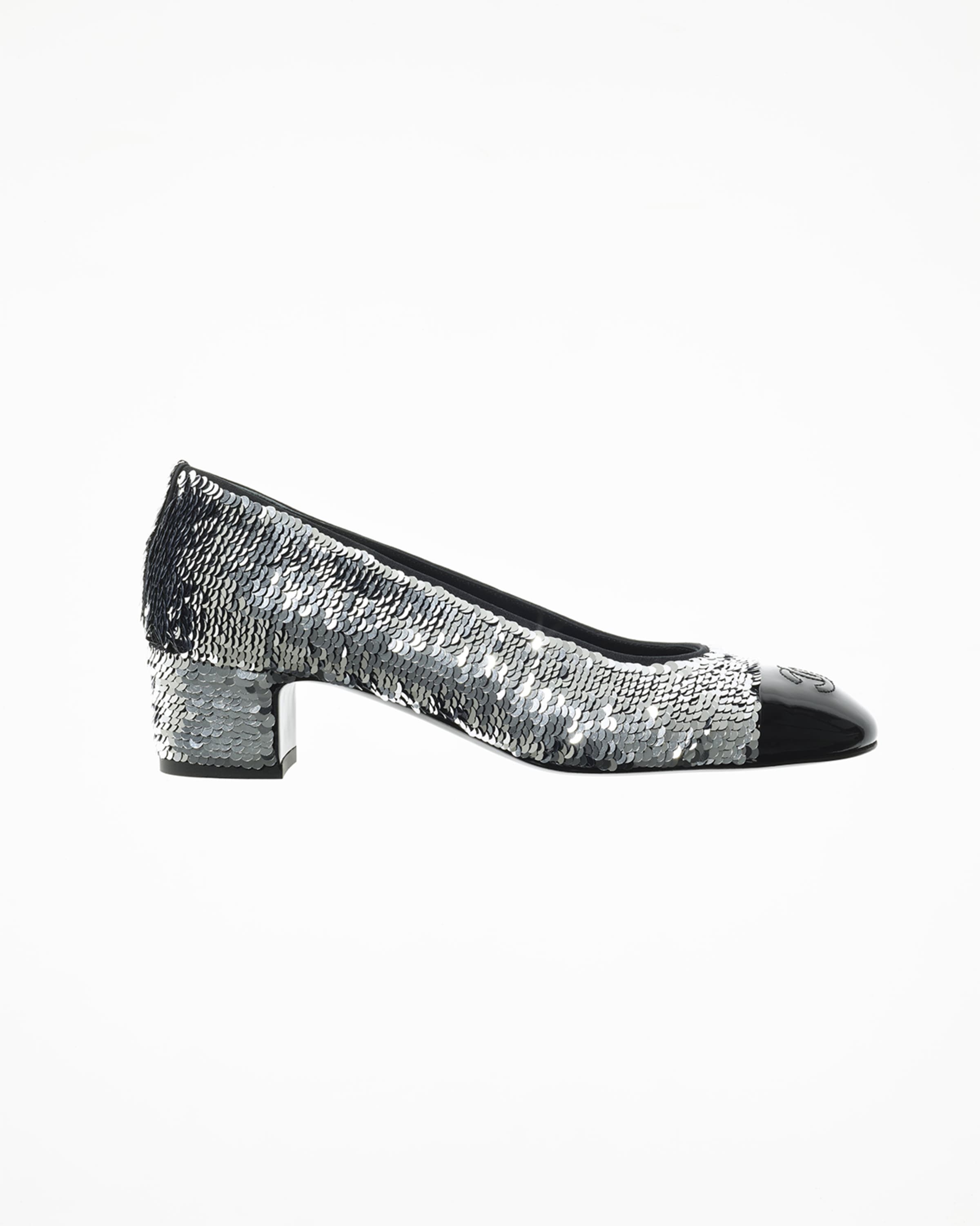 Neiman marcus sale black pumps