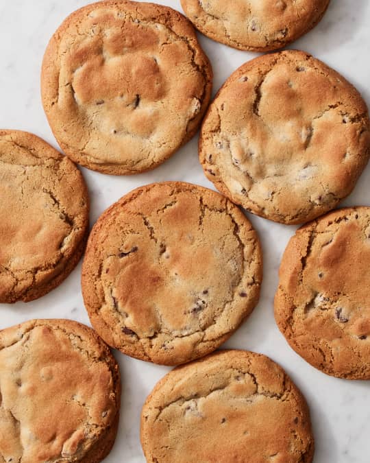Classic Chocolate Chip Oversized Cookies, 1 Dozen