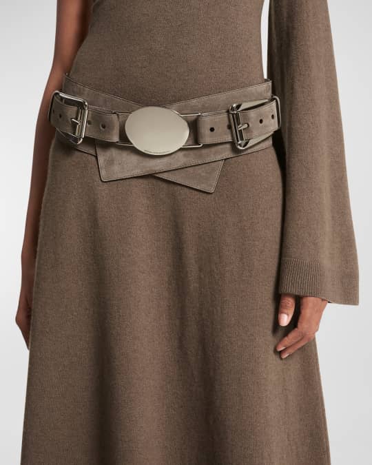 Wide hip belt outlet