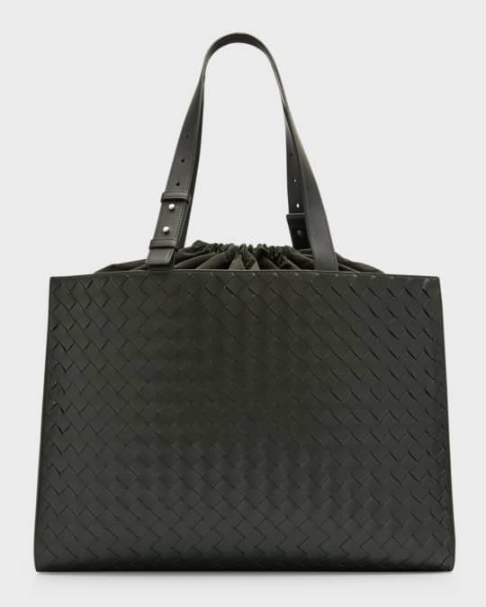 BOTTEGA VENETA ブラックレザーバッグ Bottega Veneta Men's Medium Cassette Paper Intrecciato Leather