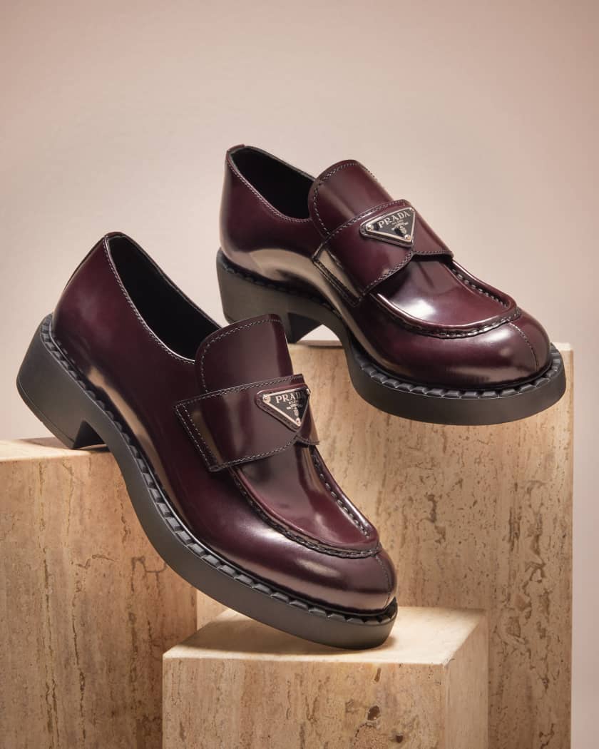 Installation fabrik produktion Prada Leather Triangle Logo Loafers | Neiman Marcus