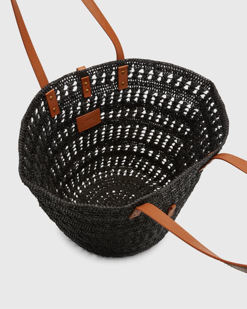 Basket bag in red colored raffia with handles