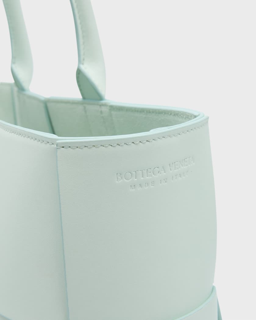Bottega Veneta® Men's Medium Intrecciato Duffle in Indigo. Shop online now.